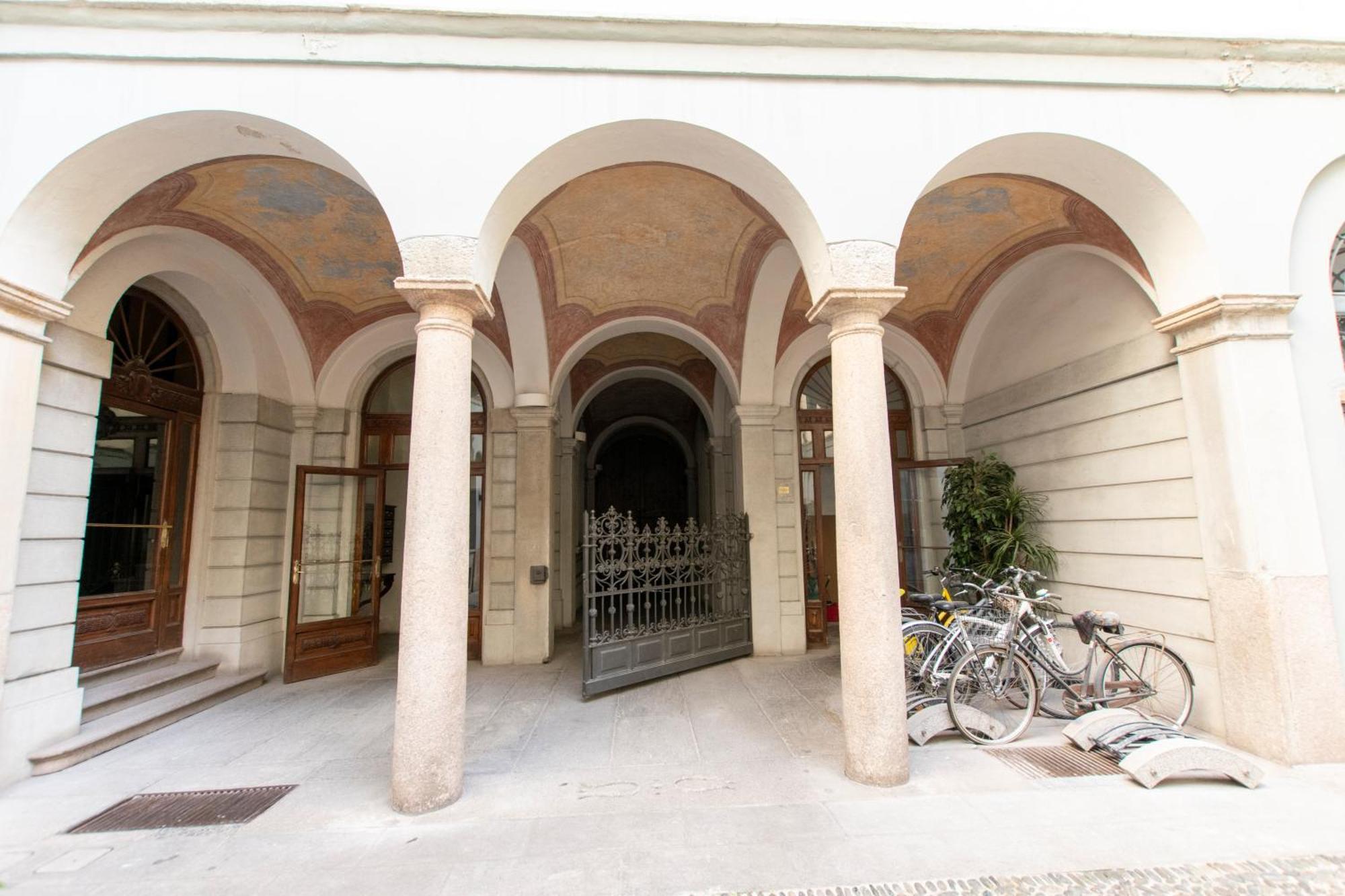 Luxury Apartment Near Duomo Italia 38 Mailand Exterior foto